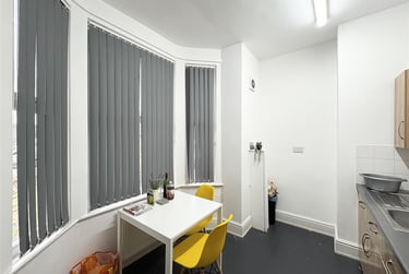 1 bed flat, Sherwin Road, Lenton, Nottingham, NG71SA - Image 4